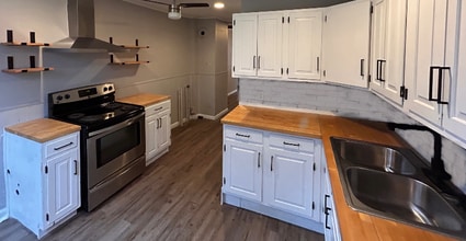 24 1/2 Pine St in Ware, MA - Foto de edificio - Building Photo