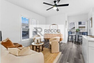 832 Desty St in San Diego, CA - Foto de edificio - Building Photo