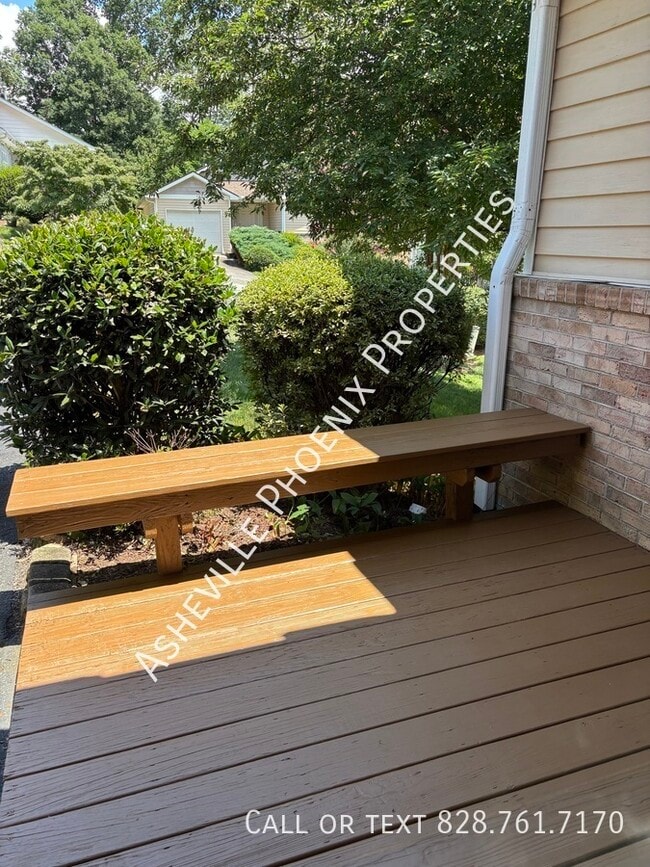 73 Creeks End Cir in Mills River, NC - Building Photo - Building Photo