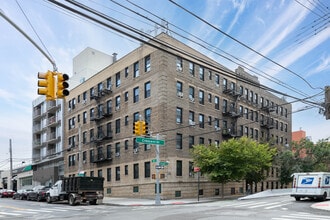 38-05 Crescent Street in Long Island City, NY - Building Photo - Building Photo