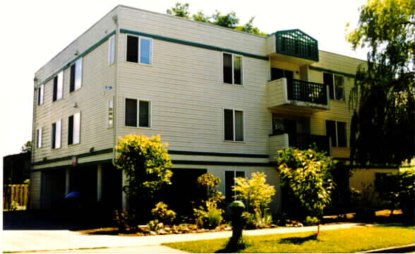 Licton Springs Court Apartments in Seattle, WA - Foto de edificio