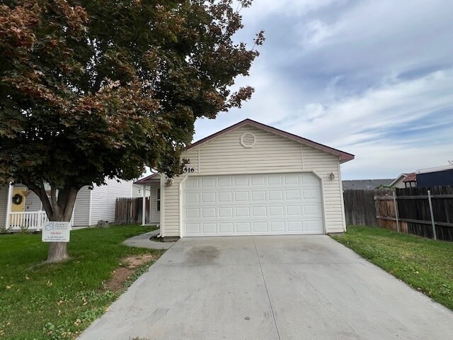 2516 E Cinnamon Ln in Nampa, ID - Building Photo