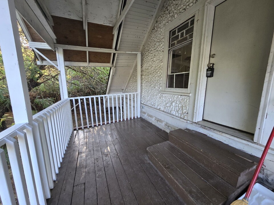 1838 NE Klamath Ave in Roseburg, OR - Building Photo
