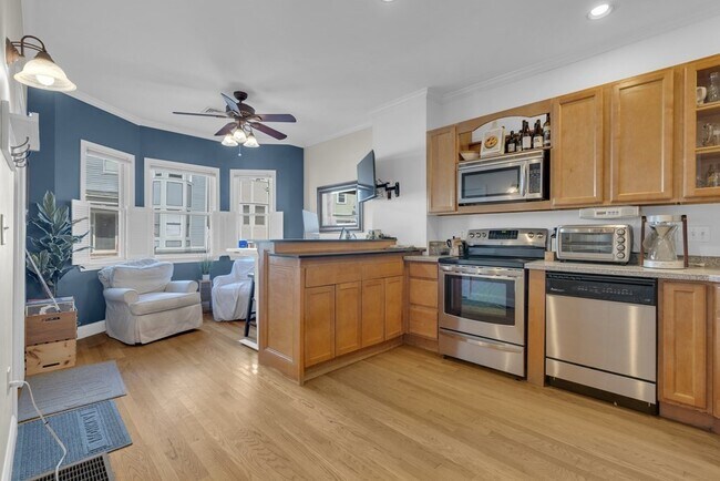 176 H St, Unit 1 in Boston, MA - Foto de edificio - Building Photo
