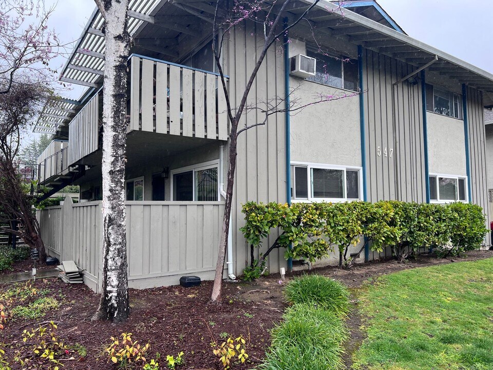 547 Valley Forge Way in San Jose, CA - Building Photo