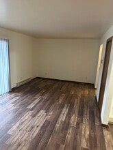 Immaculate Updated 2 Bedroom with 1 Bath in Rockford, IL - Foto de edificio - Interior Photo
