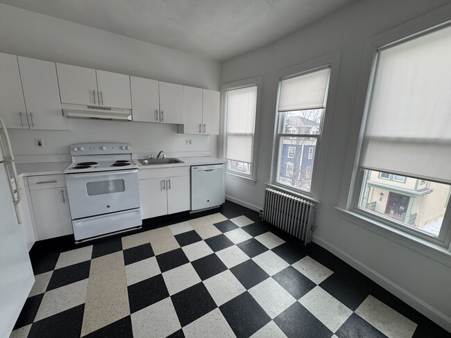 146 Oxford St, Unit 2 in Somerville, MA - Foto de edificio - Building Photo