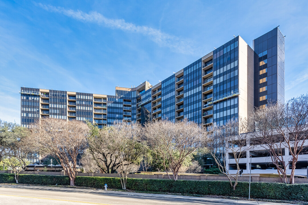 The Bonaventure in Dallas, TX - Building Photo