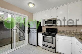 2254 Woodside Ln in Sacramento, CA - Building Photo - Building Photo