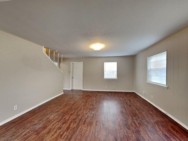 329 Deer Creek Rd in Everman, TX - Building Photo - Building Photo