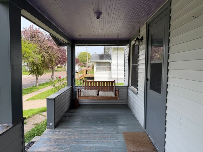 307 E Broadway St in Viroqua, WI - Building Photo - Building Photo