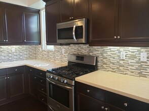 2386 Sentinel Ln in San Marcos, CA - Foto de edificio - Building Photo