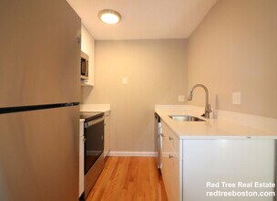 50 Evergreen St, Unit 24 in Boston, MA - Building Photo - Building Photo