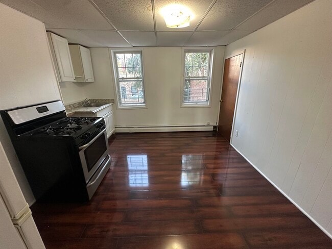 49 Poplar St in Jersey City, NJ - Building Photo - Building Photo