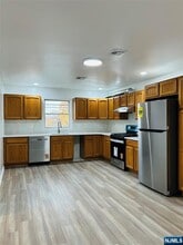 360 Broad St in Carlstadt, NJ - Building Photo - Building Photo