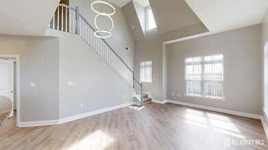 6403 Fernandez Ct in Sayreville, NJ - Building Photo - Building Photo