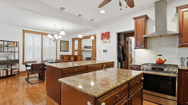 property at 30 Longfellow St NE