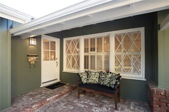 13139 Valleyheart Dr in Los Angeles, CA - Building Photo - Building Photo