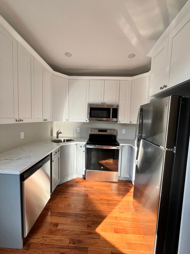 70 Sherman Pl, Unit 26 in Jersey City, NJ - Building Photo - Building Photo