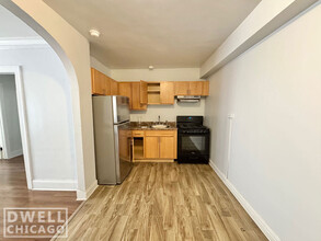 2336 N Commonwealth Ave, Unit 1 in Chicago, IL - Building Photo - Building Photo