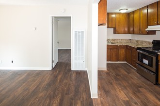 Fairway Apartments in Sacramento, CA - Building Photo - Building Photo