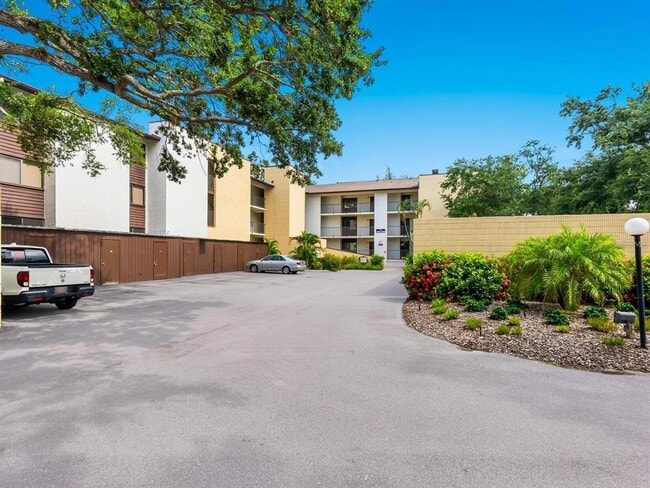 2748 Orchid Oaks Dr