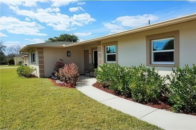115 Willoughby Dr in Naples, FL - Building Photo - Building Photo