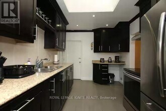 2 Waringstown Dr in Toronto, ON - Building Photo - Building Photo