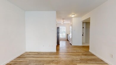Lakewood Lodge in Dallas, TX - Foto de edificio - Building Photo