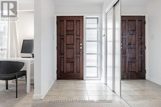 11 Greenbriar Rd in Toronto, ON - Building Photo - Building Photo