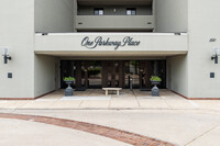 One Parkway Place in Springfield, MO - Foto de edificio - Building Photo