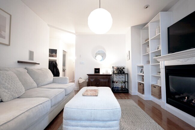 257 E St, Unit 1 in Boston, MA - Building Photo - Building Photo