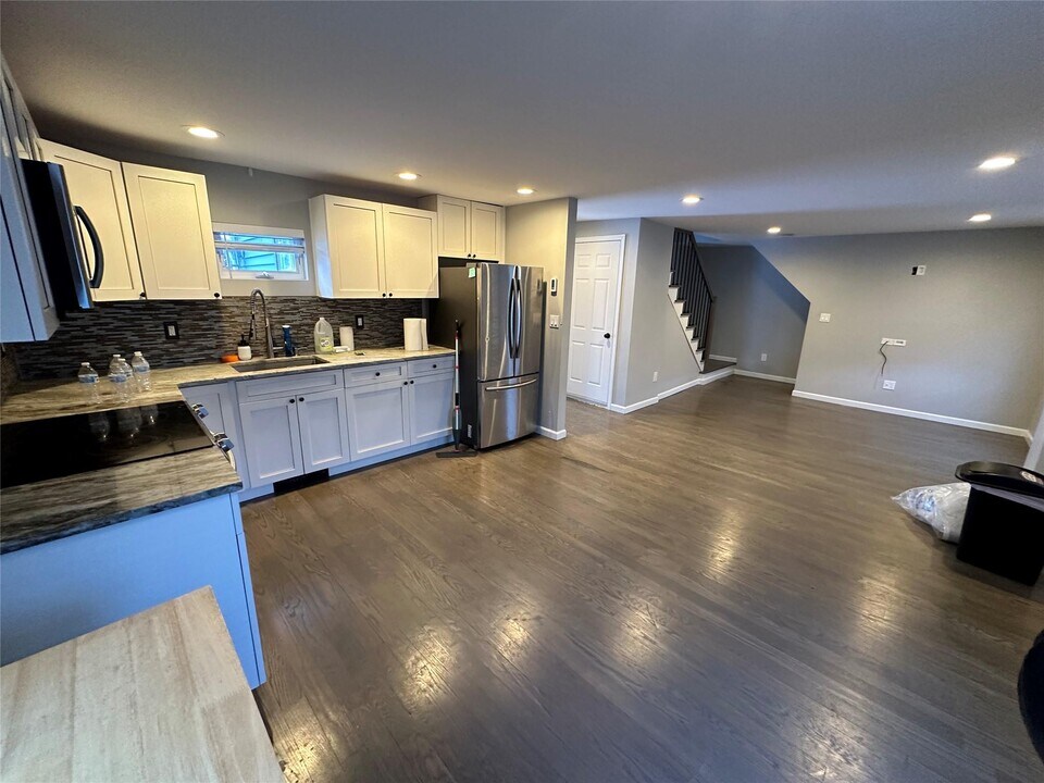 1101 NJ-17 in Tuxedo, NY - Building Photo
