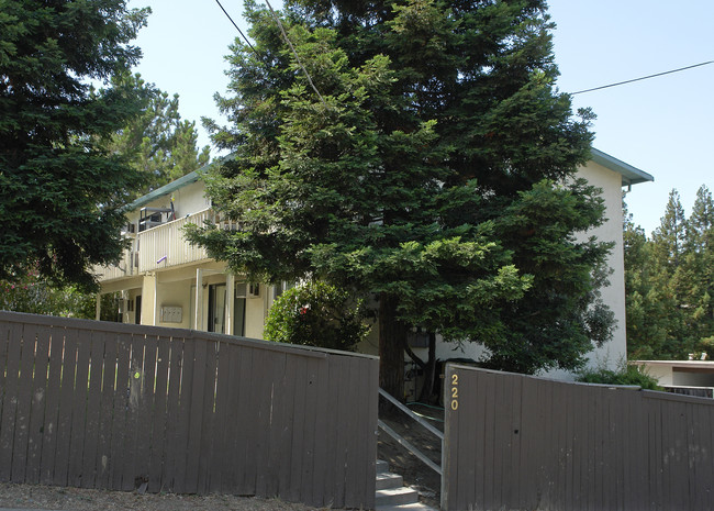 220 Arana Dr in Martinez, CA - Building Photo - Building Photo