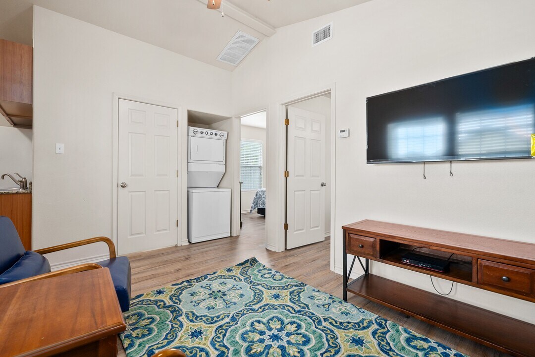 113 Gillespie Ln in Aransas Pass, TX - Building Photo