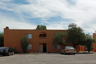 938 N Belvedere Ave in Tucson, AZ - Building Photo - Building Photo