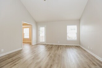 1114 Sima Shabat Ct in La Vergne, TN - Foto de edificio - Building Photo