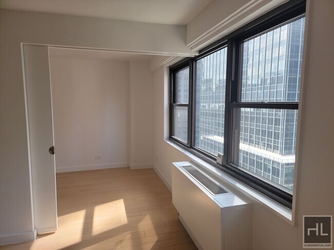 East 39th Street, Unit 21A in New York, NY - Foto de edificio - Building Photo