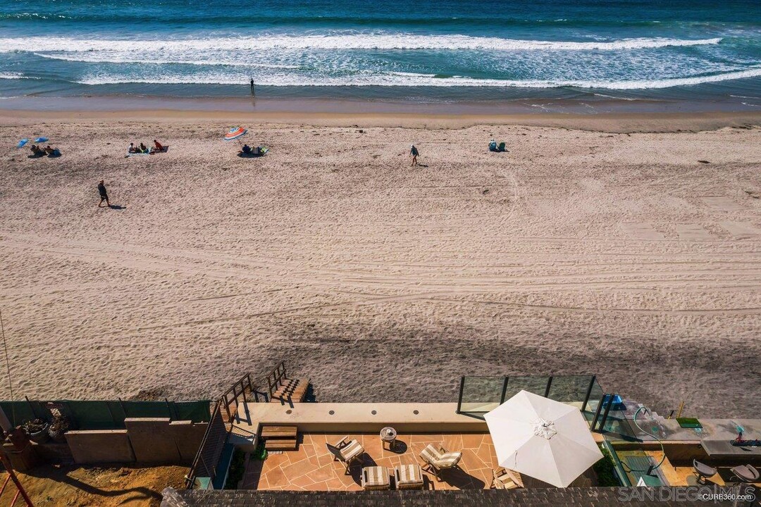 2008 Ocean Front in Del Mar, CA - Foto de edificio