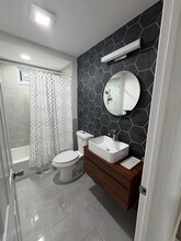 211 Wilson Ave, Unit #1 in Kearny, NJ - Foto de edificio - Building Photo