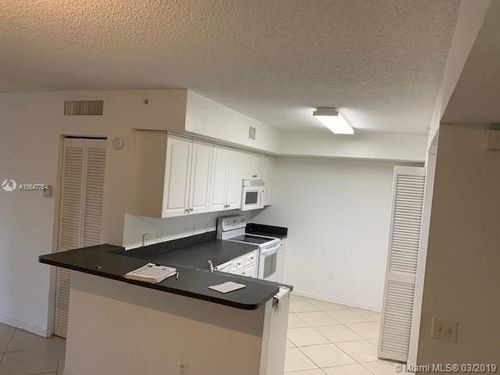 9645 NW 1st Ct-Unit -1B0 in Pembroke Pines, FL - Building Photo - Building Photo