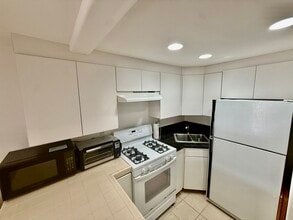 328 Lakeshore Dr in Oxnard, CA - Building Photo - Building Photo