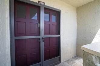 656 Windrush Bay Dr, Unit 656 in Tarpon Springs, FL - Foto de edificio - Building Photo