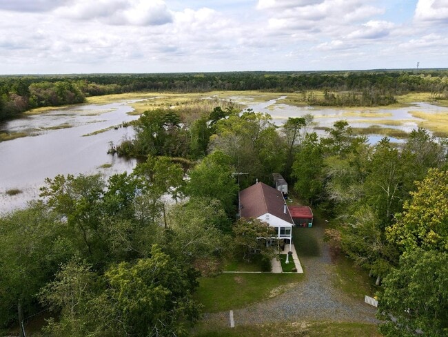 property at 908 Morris Ln