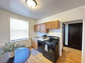 1911 W Larchmont Ave in Chicago, IL - Building Photo - Building Photo