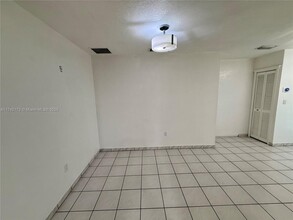 3840 W 10th Dr in Hialeah, FL - Foto de edificio - Building Photo