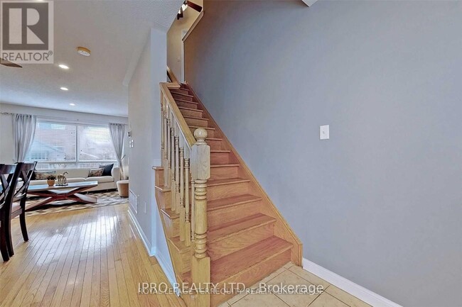 1112 Barr Crescent in Milton, ON - Building Photo - Building Photo