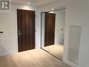 15 Queens Quay E in Toronto, ON - Building Photo - Building Photo