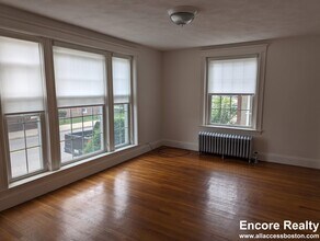 120 Summer St in Malden, MA - Foto de edificio - Building Photo