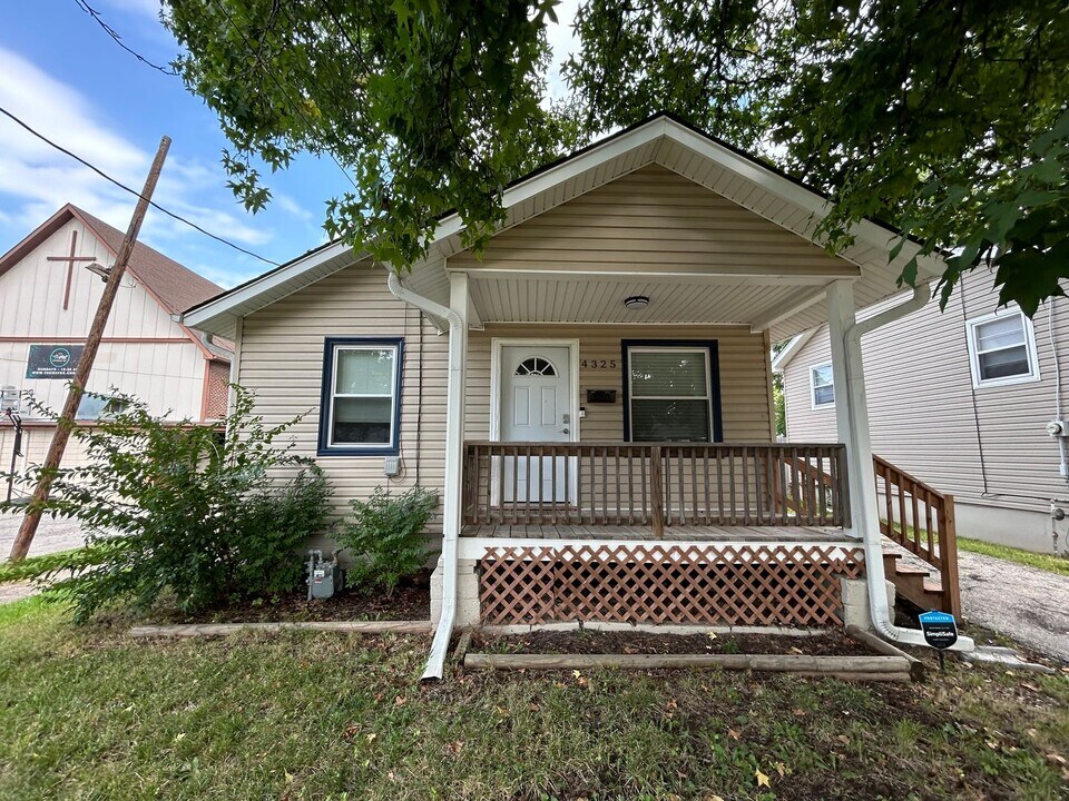 4325 Pearl St in Kansas City, KS - Building Photo